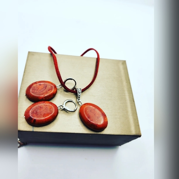 Coral oval Earrings and pendant cord set - Picture 3 of 3